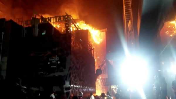 Debris falls from a building on fire in Mumbai, India, in this still image taken from a social media video, on December 29, 2017 Debris falls from a building on fire in Mumbai, India, in this still image taken from a social media video, on December 29, 2017 - Sputnik International