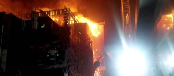 Debris falls from a building on fire in Mumbai, India, in this still image taken from a social media video, on December 29, 2017 Debris falls from a building on fire in Mumbai, India, in this still image taken from a social media video, on December 29, 2017 - Sputnik International