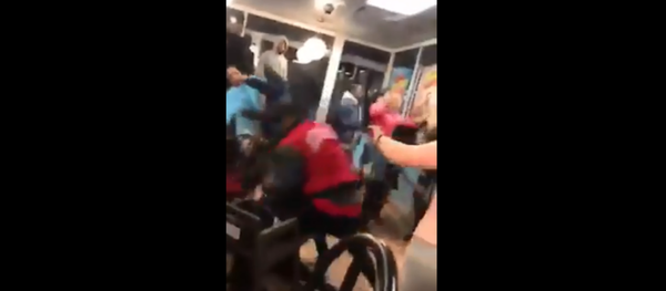 Fight breaks out at Waffle House in Lima, Ohio - Sputnik International