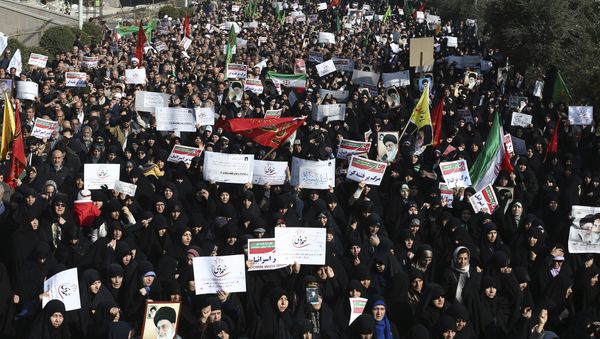 Iranian protesters chant slogans at a rally in Tehran, Iran, Saturday, Dec. 30, 2017 Iranian protesters chant slogans at a rally in Tehran, Iran, Saturday, Dec. 30, 2017 - Sputnik International