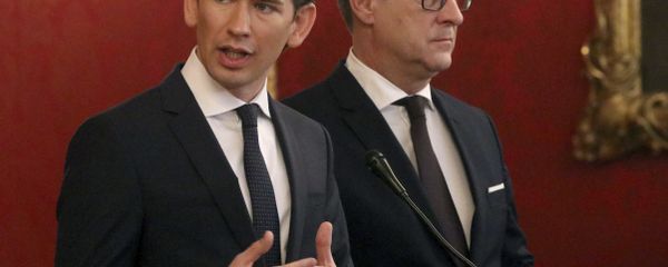 Foreign Minister and leader of the Austrian People's Party, OEVP, Sebastian Kurz, left, and Heinz-Christian Strache, chairman of the right-wing Freedom Party, FPOE, talk to press after talks with Austrian President Alexander van der Bellen at the Hofburg palace in Vienna, Austria, Saturday, Dec. 16, 2017 - Sputnik International