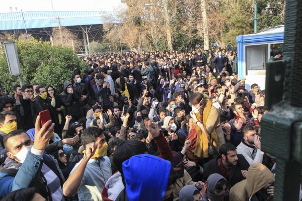 In this photo taken by an individual not employed by the Associated Press and obtained by the AP outside Iran, university students attend a protest inside Tehran University while anti-riot Iranian police prevent them to join other protestors, in Tehran, Iran, Saturday, Dec. 30, 2017 In this photo taken by an individual not employed by the Associated Press and obtained by the AP outside Iran, university students attend a protest inside Tehran University while anti-riot Iranian police prevent them to join other protestors, in Tehran, Iran, Saturday, Dec. 30, 2017 - Sputnik International