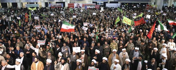 Iranian protesters chant slogans at a rally in Tehran, Iran, Saturday, Dec. 30, 2017 - Sputnik International
