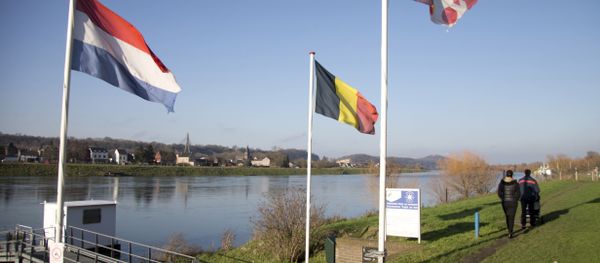 People walk past Dutch and Belgian flags on the waterfront in Eijsden, Netherlands (File) People walk past Dutch and Belgian flags on the waterfront in Eijsden, Netherlands (File) - Sputnik International