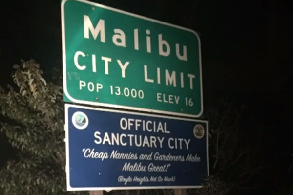 Sanctuary City sign pops up in Malibu Sanctuary City sign pops up in Malibu - Sputnik International