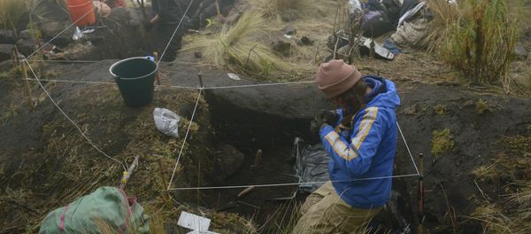 In this 2016 photo provided by Mexico's National Institute of Anthropology and History, INAH, researchers excavate a site on the shores of Nahualac Lagoon, at the foot of the Iztaccihuatl volcano in Mexico State, Mexico In this 2016 photo provided by Mexico's National Institute of Anthropology and History, INAH, researchers excavate a site on the shores of Nahualac Lagoon, at the foot of the Iztaccihuatl volcano in Mexico State, Mexico - Sputnik International