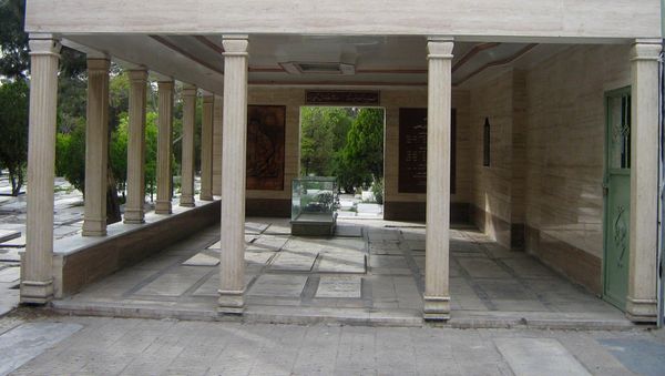 Takhti Tomb in Cemetery of Ray, Tehran - Sputnik International
