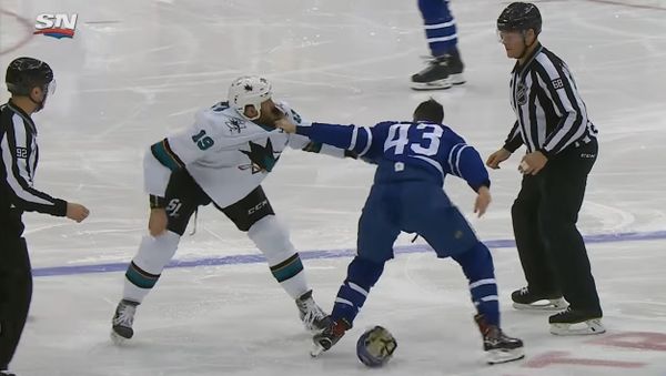 Gotta See It: Kadri rips out handful of Thornton’s beard - Sputnik International