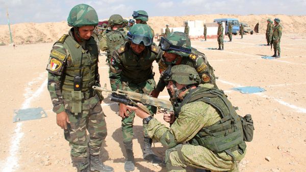 Firearms training with exchange of weapons during the 2016 Friendship Protectors Russia-Egyptian anti-terrorist exercise. File photo - Sputnik International