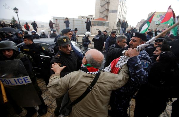 Palestinian security forces push away demonstrators from the convoy of Greek Orthodox Patriarch of Jerusalem Theophilos III, during a protest against his visit, in the West Bank city of Bethlehem January 6, 2018 - Sputnik International