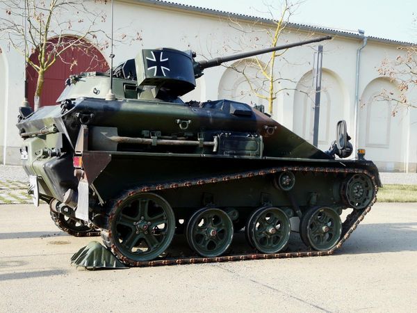 Flying Tanks: World's Top Armored Vehicles Not Afraid to 'Jump' Out of Airplanes Flying Tanks: World's Top Armored Vehicles Not Afraid to 'Jump' Out of Airplanes - Sputnik International
