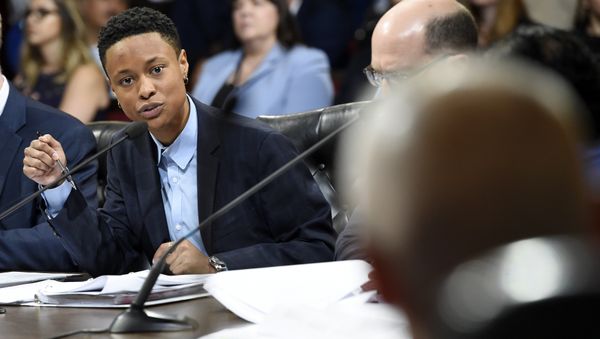 Cat Packer, executive director of the Los Angeles Department of Cannabis Regulation, addresses Los Angeles City Council member Curren Price, foreground, before the council voted unanimously to approve new regulations for the marijuana industry, on Wednesday, Dec. 6, 2017, in Los Angeles. - Sputnik International