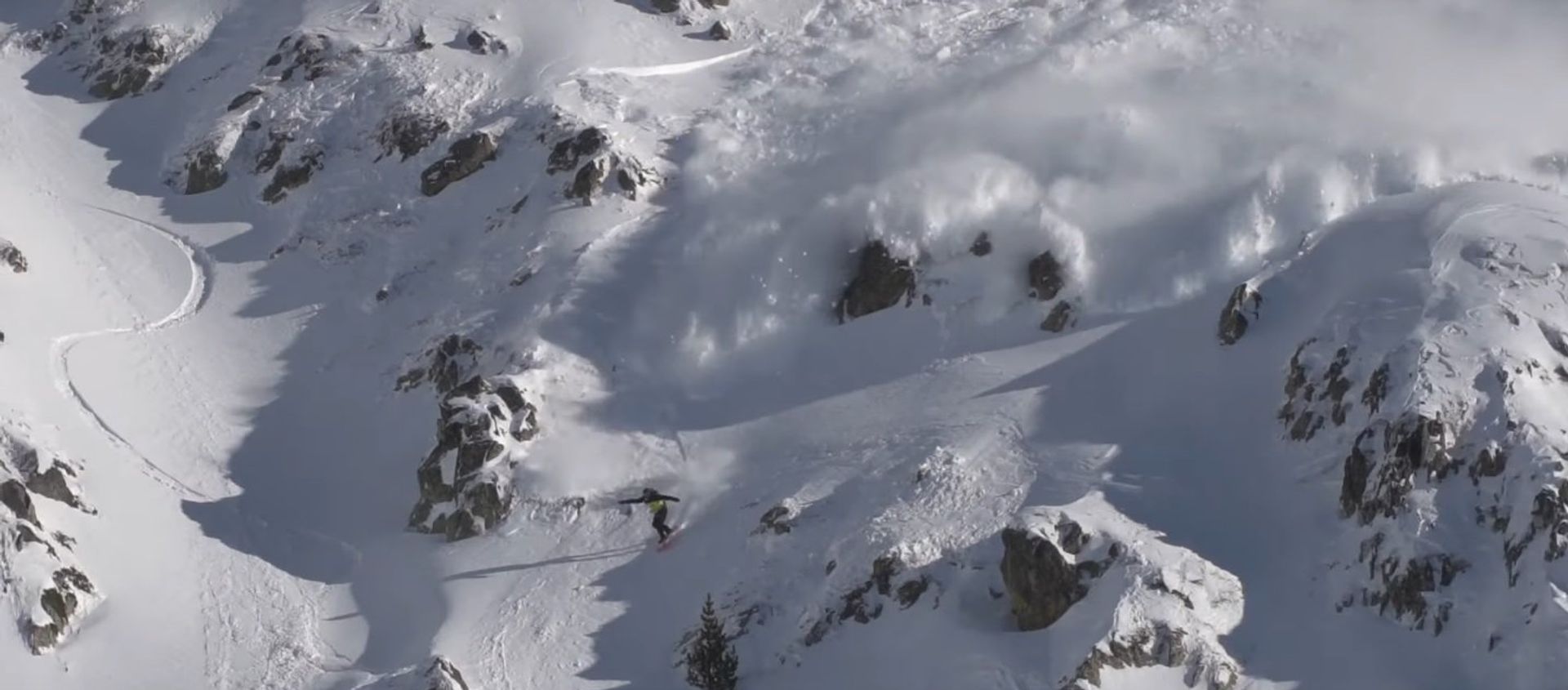 Avalanche in the Heart of the Pyrenees || ViralHog Avalanche in the Heart of the Pyrenees || ViralHog - Sputnik International, 1920, 06.04.2020