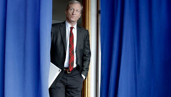 Billionaire environmental activist Tom Steyer arrives to speak during a news conference in Washington, Monday, 8 January 2018 - Sputnik International