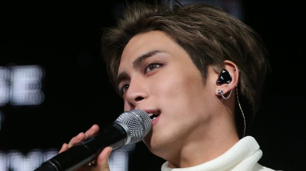 This undated picture released by Yonhap news agency in Seoul on December 18, 2017 shows Kim Jong-Hyun, singer of popular K-pop group SHINee - Sputnik International