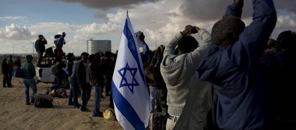 African migrants protest outside Holot detention center against the detention center near Ktsiot the Negev Desert in southern Israel, Monday, Feb. 17, 2014 African migrants protest outside Holot detention center against the detention center near Ktsiot the Negev Desert in southern Israel, Monday, Feb. 17, 2014 - Sputnik International