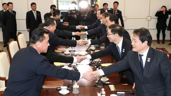 South and North Korean delegations attend their meeting at the truce village of Panmunjom in the demilitarised zone separating the two Koreas, South Korea, January 9, 2018 - Sputnik International