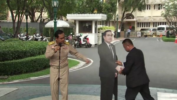 In this image from video, Thailand's Prime Minister Prayuth Chan-ocha, left, directs the scene as a life-sized cardboard cut-out figure of himself is carried into view by an aid, in Bangkok, Thailand, Monday Jan. 8, 2018. - Sputnik International