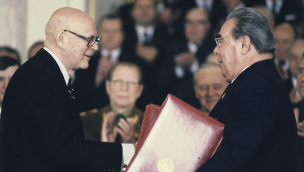 Finnish President Urho Kekkonen (L) and General Secretary of the Soviet Union's Communist Party and chairman of the Supreme Soviet presidium Leonid Brezhnev after signing Russian-Finnish documents at the Grand Kremlin Palace - Sputnik International