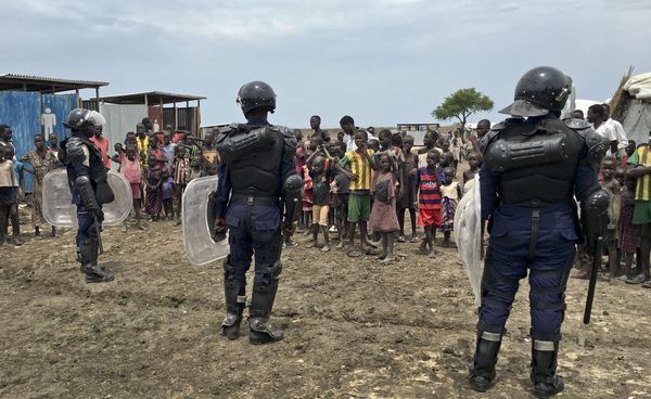 A crowd of displaced people look on as members of the U.N. multi-national police contingent provide security during a visit of UNCHR High Commissioner Filippo Grandi to South Sudan's largest camp for the internally-displaced, in Bentiu, South Sudan Sunday, June 18, 2017 A crowd of displaced people look on as members of the U.N. multi-national police contingent provide security during a visit of UNCHR High Commissioner Filippo Grandi to South Sudan's largest camp for the internally-displaced, in Bentiu, South Sudan Sunday, June 18, 2017 - Sputnik International