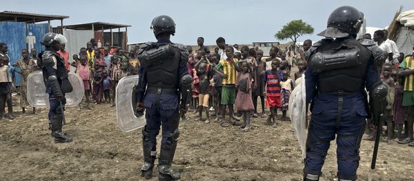 A crowd of displaced people look on as members of the U.N. multi-national police contingent provide security during a visit of UNCHR High Commissioner Filippo Grandi to South Sudan's largest camp for the internally-displaced, in Bentiu, South Sudan Sunday, June 18, 2017 - Sputnik International
