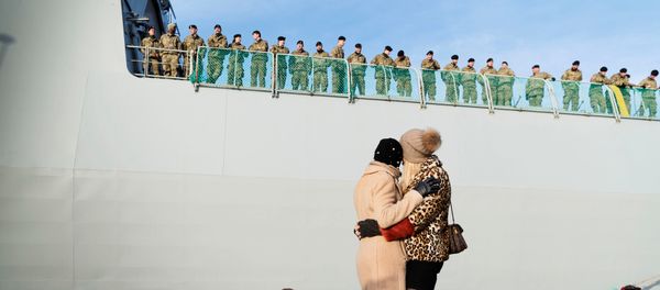 Relatives wave goodbye to soldiers aboard the Danish Warship Esbern Snare which leaves for Estonia from Korsoer naval base, carrying infantry fighting vehicles in Denmark January 9, 2018 - Sputnik International