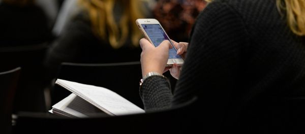 Woman with phone - Sputnik International