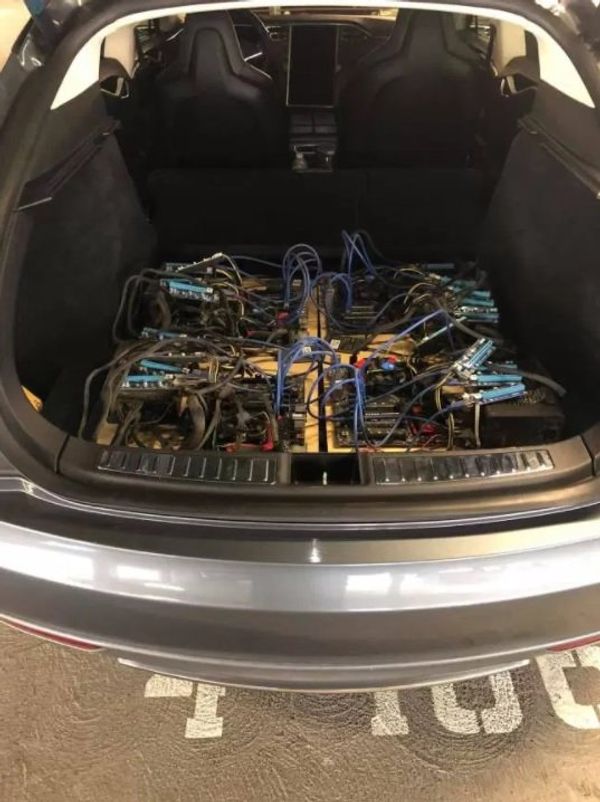 Tesla Bitcoin Mining Farm Tesla Bitcoin Mining Farm - Sputnik International