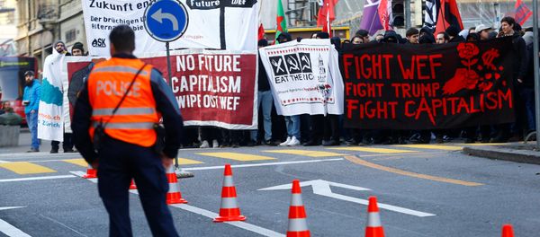 Swiss police and protesters are seen during an anti-WEF and anti-U.S. President Donald Trump demonstration, ahead of Trump's visit to the World Economic Forum (WEF), in Bern, Switzerland, January 13, 2018. Swiss police and protesters are seen during an anti-WEF and anti-U.S. President Donald Trump demonstration, ahead of Trump's visit to the World Economic Forum (WEF), in Bern, Switzerland, January 13, 2018. - Sputnik International
