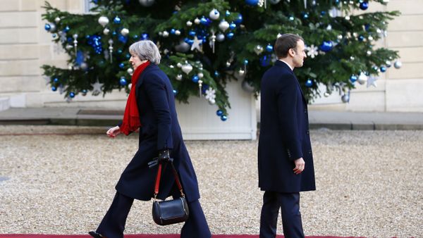 British Prime Minister Theresa May is welcomed by French President Emmanuel Macron before a lunch at the Elysee Palace in Paris, Tuesday, Dec. 12, 2017 British Prime Minister Theresa May is welcomed by French President Emmanuel Macron before a lunch at the Elysee Palace in Paris, Tuesday, Dec. 12, 2017 - Sputnik International