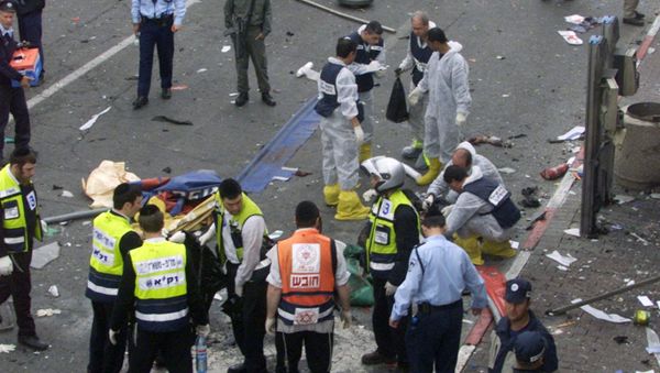 Investigators surround a body following a suicide attack near the Sbarro pizzeria at the junction of Jaffa Road and King George Street in Jerusalem  (File) - Sputnik International