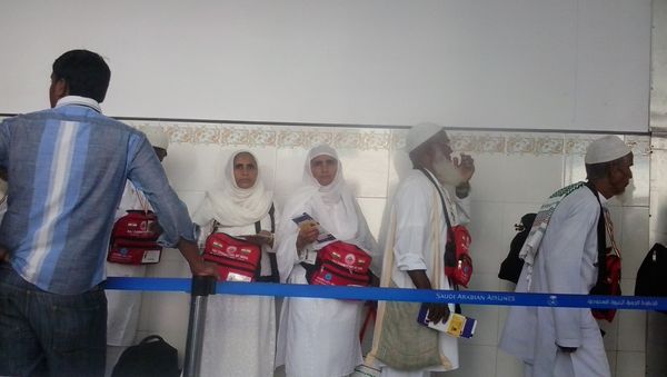 Indian Muslims in Lucknow on their way to Saudi Arabia, covered by Hajj subsidy (air tickets) - Sputnik International