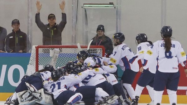 South Korean players celebrate after winning against the Netherlands during their IIHF Ice Hockey Women's World Championship Division II Group A game in Gangneung, South Korea. (File) - Sputnik International