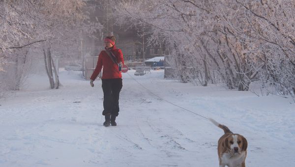Woman walks in the street. (File) - Sputnik International