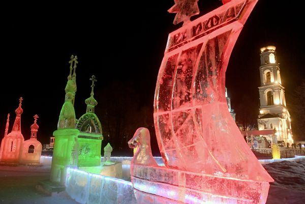 That's the Russian Spirit! People Dip in Icy Water Celebrating Orthodox Epiphany That's the Russian Spirit! People Dip in Icy Water Celebrating Orthodox Epiphany - Sputnik International