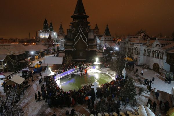 That's the Russian Spirit! People Dip in Icy Water Celebrating Orthodox Epiphany That's the Russian Spirit! People Dip in Icy Water Celebrating Orthodox Epiphany - Sputnik International