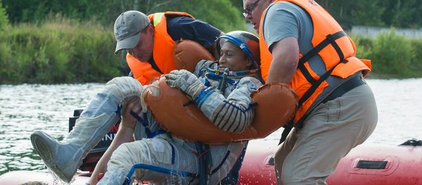 A picture taken on July 18, 2016 shows US astronaut Jeanette Epps taking part in a water landing simulation during her preflight training outside Moscow A picture taken on July 18, 2016 shows US astronaut Jeanette Epps taking part in a water landing simulation during her preflight training outside Moscow - Sputnik International