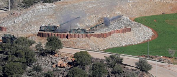 Turkish army howitzers fire from a military post on the Turkish-Syrian border in Hatay province, Turkey January 20, 2018 Turkish army howitzers fire from a military post on the Turkish-Syrian border in Hatay province, Turkey January 20, 2018 - Sputnik International