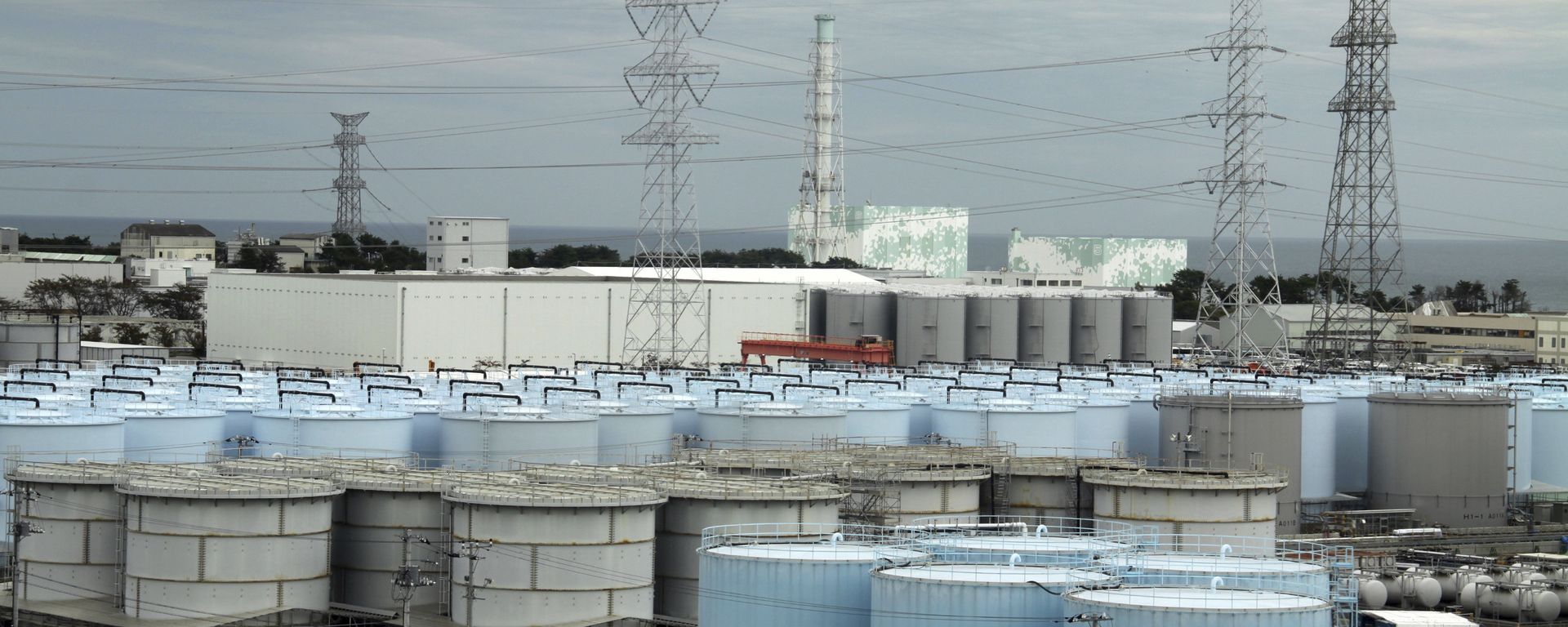 In this Oct. 12, 2017, photo, ever-growing amount of contaminated, treated but still slightly radioactive, water at the wrecked Fukushima Dai-ichi nuclear plant is stored in about 900 huge tanks, including those seen in this photo taken during a plant tour at Fukushima Daiichi Nuclear Power Plant in Okuma, Fukushima Prefecture, northeast of Tokyo In this Oct. 12, 2017, photo, ever-growing amount of contaminated, treated but still slightly radioactive, water at the wrecked Fukushima Dai-ichi nuclear plant is stored in about 900 huge tanks, including those seen in this photo taken during a plant tour at Fukushima Daiichi Nuclear Power Plant in Okuma, Fukushima Prefecture, northeast of Tokyo - Sputnik International, 1920, 24.08.2023