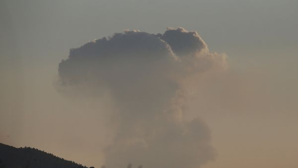 A plume of smoke rises on the air from inside Syria, as seen from the outskirts of the border town of Kilis, Turkey, Saturday, Jan. 20, 2018 - Sputnik International