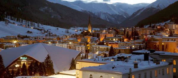 A night view shows the Swiss mountain resort of Davos, Switzerland, January 11, 2018 - Sputnik International