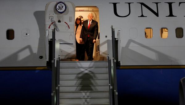 US Vice President Mike Pence and his wife Karen Pence arrive at Amman military airport, Jordan, January 20, 2018. US Vice President Mike Pence and his wife Karen Pence arrive at Amman military airport, Jordan, January 20, 2018. - Sputnik International