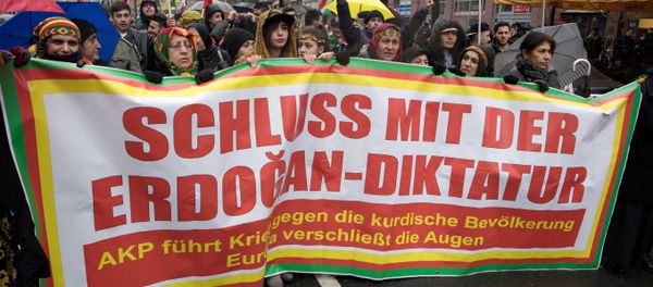 Members of the Kurdish community in Germany hold a banner asking to put an end to Erdogan's dictatorship during a demonstration on January 18, 2018 in Frankfurt am Main to protest after Turkey launched a new air and ground operation to oust Kurdish militia from a northern Syrian enclave, defying US warnings that the action risked destabilising the area - Sputnik International