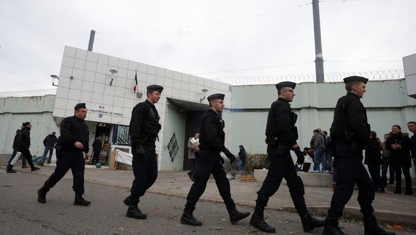 Riot police officers walk by Borgo prison on January 22, 2018 on the French Mediterranean Island of Corsica, as striking prison guards block its access as part of a nationwide movement to call for better safety and wages - Sputnik International