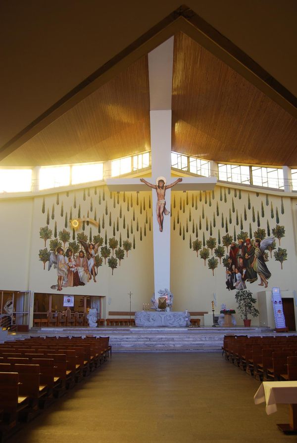 The interior of a church where the incident took place The interior of a church where the incident took place - Sputnik International