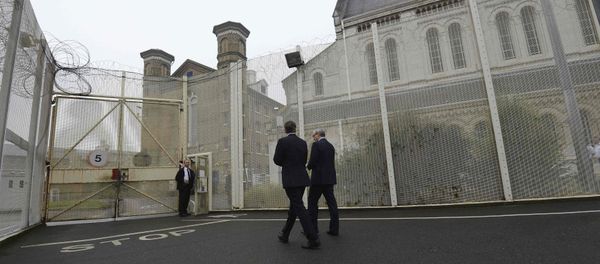 Britain's Prime Minister David Cameron is escorted by prison governor Phil Taylor (R), during his visit to Wormwood Scrubs Prison in west London on October 22, 2012 Britain's Prime Minister David Cameron is escorted by prison governor Phil Taylor (R), during his visit to Wormwood Scrubs Prison in west London on October 22, 2012 - Sputnik International