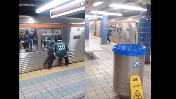 Bird Down! Drunk Philadelphia Eagles Fan Flies Into Pole, Train - Sputnik International