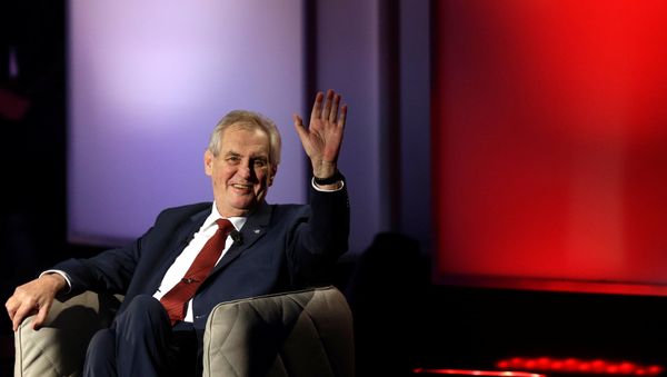 Czech presidential candidate and incumbent Milos Zeman attends a televised debate ahead of an election run-off, in Prague, Czech Republic January 23, 2018 - Sputnik International