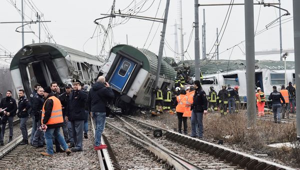 Rescue workers and police officers stand near derailed trains in Pioltello, on the outskirts of Milan, Italy, January 25, 2018 Rescue workers and police officers stand near derailed trains in Pioltello, on the outskirts of Milan, Italy, January 25, 2018 - Sputnik International