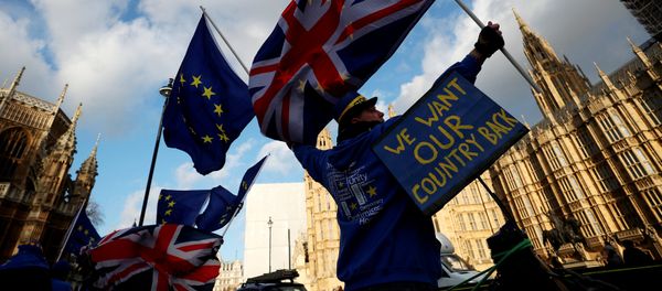Anti-Brexit protesters demonstrate opposite the Houses of Parliament in London, Britain, January 16, 2018 - Sputnik International